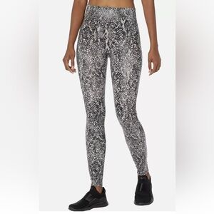 New SPANX Faux Leather Snake Shine Leggings Grey NWT Casual Women’s Medium